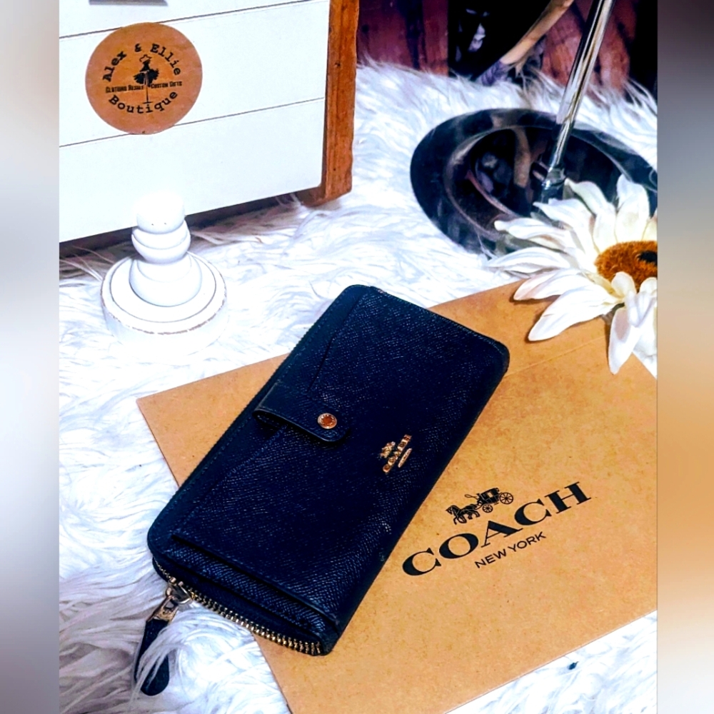 ⭕ SOLD ⭕Coach Continental Wallet